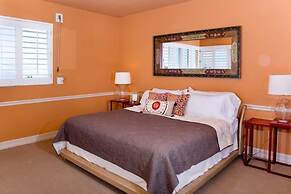 Donax 3 Bedroom Condo by RedAwning