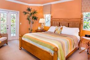 Donax 3 Bedroom Condo by RedAwning