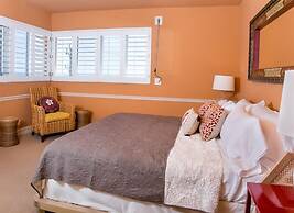 Donax 3 Bedroom Condo by RedAwning