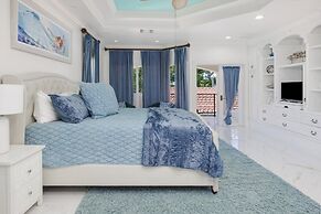 Il Paradiso Perduto 7 Bedroom Home by RedAwning