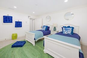 Il Paradiso Perduto 7 Bedroom Home by RedAwning