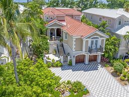 Il Paradiso Perduto 7 Bedroom Home by RedAwning