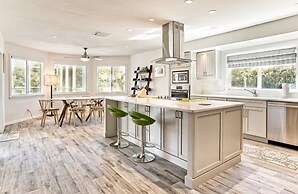 Osprey House 4 Bedroom Home by RedAwning