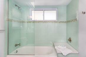 Osprey House 4 Bedroom Home by RedAwning