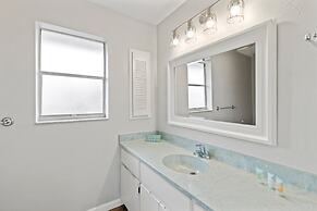 On A Whim 2 Bedroom Home by Redawning