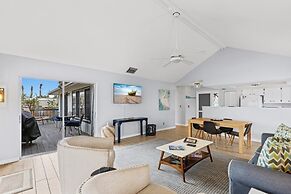 On A Whim 2 Bedroom Home by Redawning