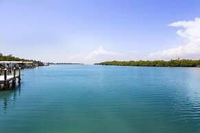 Baybarlyn 4 Bedroom Home by RedAwning