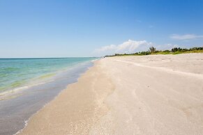 Baybarlyn 4 Bedroom Home by RedAwning