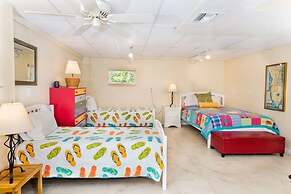 Baybarlyn 4 Bedroom Home by RedAwning