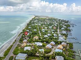 Aloha Baby- 5 Bedroom Luxury Pool Home! 5 Home by RedAwning