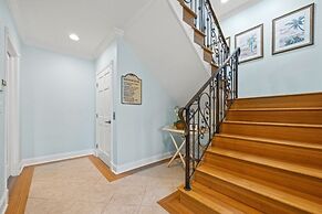 Aloha Baby- 5 Bedroom Luxury Pool Home! 5 Home by RedAwning