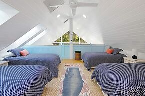 Amarelo Sol 4 Bedroom Home by RedAwning