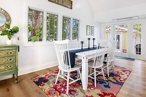 Amarelo Sol 4 Bedroom Home by RedAwning