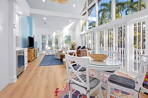 Amarelo Sol 4 Bedroom Home by RedAwning