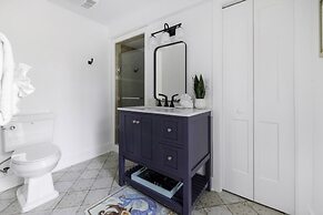 Amarelo Sol 4 Bedroom Home by RedAwning