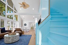 Amarelo Sol 4 Bedroom Home by RedAwning