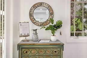 Amarelo Sol 4 Bedroom Home by RedAwning