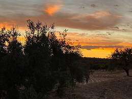 Cheerful 2-bedroom Villa With Pool