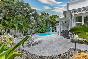 Coral Cottage 4 Bedroom Home by Redawning