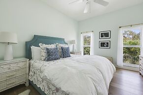 Arcadia-stunning Gulf Front Beauty! 4 Bedroom Home by RedAwning