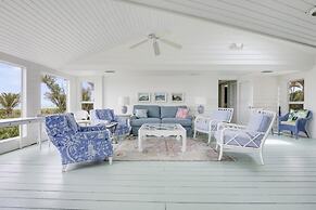 Arcadia-stunning Gulf Front Beauty! 4 Bedroom Home by RedAwning