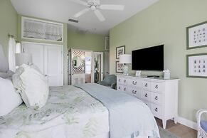 Arcadia-stunning Gulf Front Beauty! 4 Bedroom Home by RedAwning