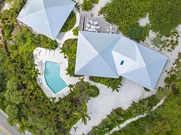 Arcadia-stunning Gulf Front Beauty! 4 Bedroom Home by RedAwning