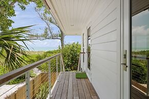 Arcadia-stunning Gulf Front Beauty! 4 Bedroom Home by RedAwning