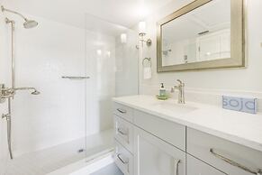 Arcadia-stunning Gulf Front Beauty! 4 Bedroom Home by RedAwning