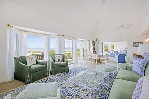 Arcadia-stunning Gulf Front Beauty! 4 Bedroom Home by RedAwning