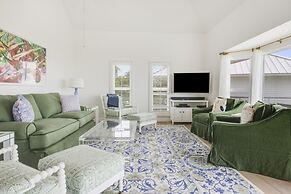 Arcadia-stunning Gulf Front Beauty! 4 Bedroom Home by RedAwning