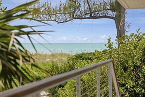 Arcadia-stunning Gulf Front Beauty! 4 Bedroom Home by RedAwning