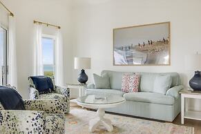 Arcadia-stunning Gulf Front Beauty! 4 Bedroom Home by RedAwning