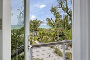 Arcadia-stunning Gulf Front Beauty! 4 Bedroom Home by RedAwning