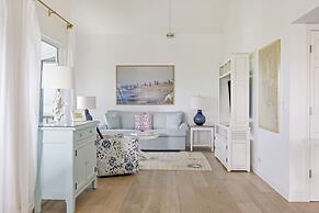 Arcadia-stunning Gulf Front Beauty! 4 Bedroom Home by RedAwning