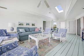 Arcadia-stunning Gulf Front Beauty! 4 Bedroom Home by RedAwning