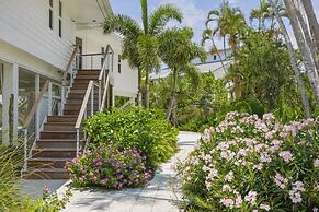 Arcadia-stunning Gulf Front Beauty! 4 Bedroom Home by RedAwning