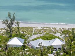 Arcadia-stunning Gulf Front Beauty! 4 Bedroom Home by RedAwning