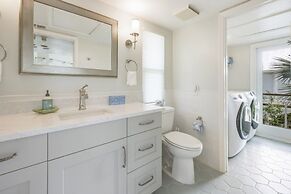 Arcadia-stunning Gulf Front Beauty! 4 Bedroom Home by RedAwning