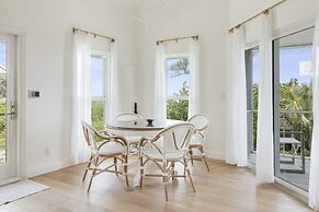 Arcadia-stunning Gulf Front Beauty! 4 Bedroom Home by RedAwning