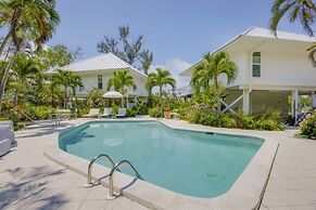 Arcadia-stunning Gulf Front Beauty! 4 Bedroom Home by RedAwning