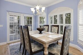 Bella Vita 5 Bedroom Home by RedAwning