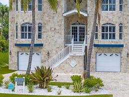 Bella Vita 5 Bedroom Home by RedAwning