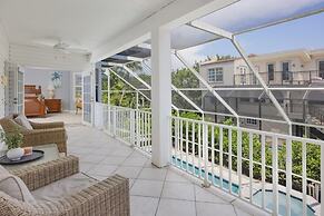 Bella Vita 5 Bedroom Home by RedAwning