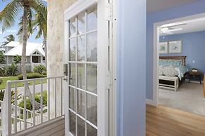 Bella Vita 5 Bedroom Home by RedAwning