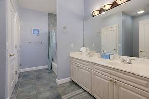 Bella Vita 5 Bedroom Home by RedAwning