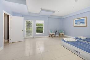 Bella Vita 5 Bedroom Home by RedAwning