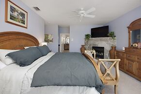 Bella Vita 5 Bedroom Home by RedAwning