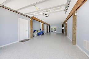 Bella Vita 5 Bedroom Home by RedAwning