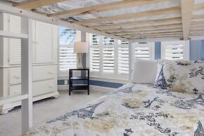 Bella Vita 5 Bedroom Home by RedAwning